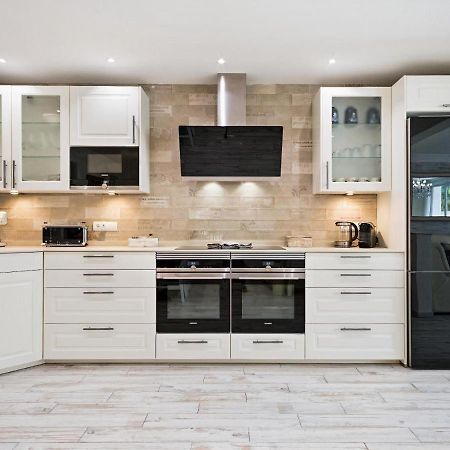 Sitges Spaces Mediterranean Apartments 4 Bedroom, 4 Bathroom, Huge Terrace, Jacuzzi- Sleeps 9 외부 사진
