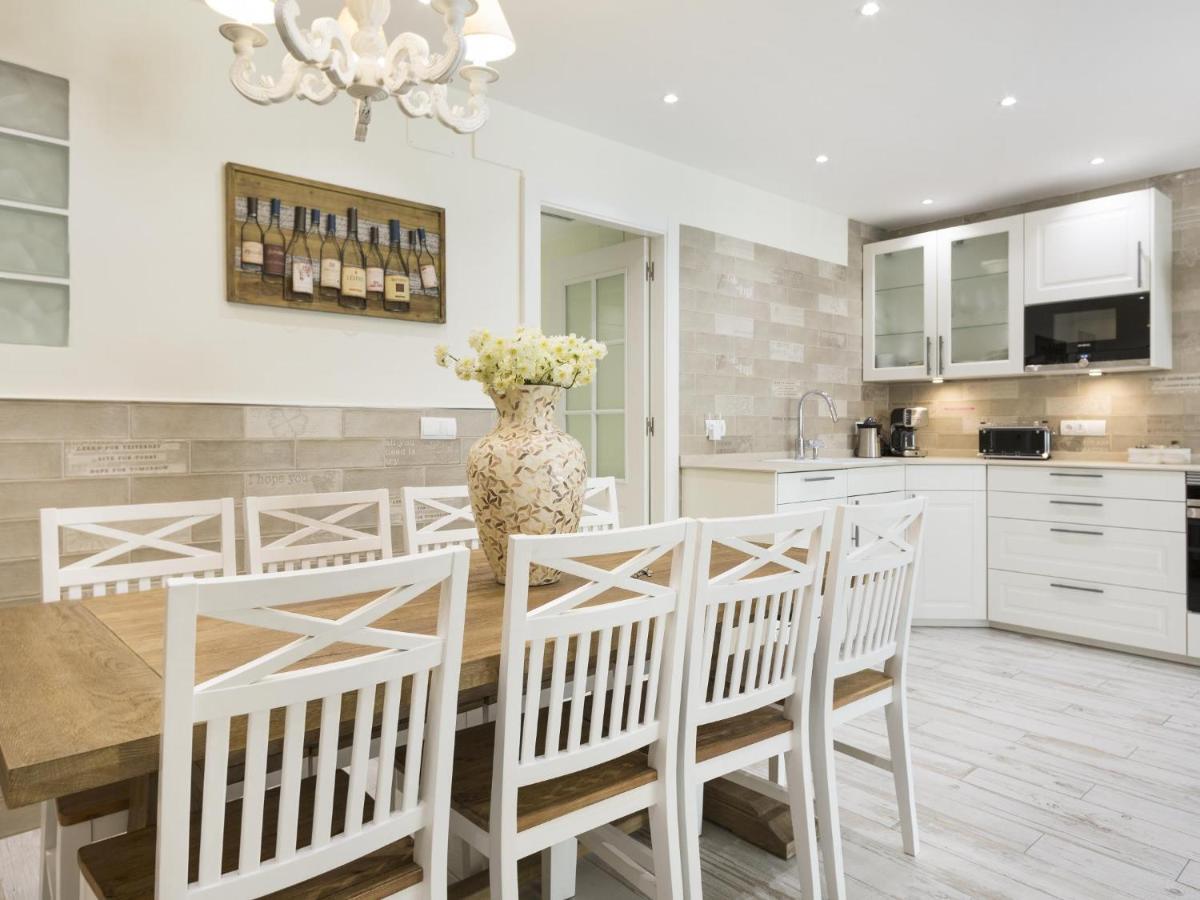 Sitges Spaces Mediterranean Apartments 4 Bedroom, 4 Bathroom, Huge Terrace, Jacuzzi- Sleeps 9 외부 사진
