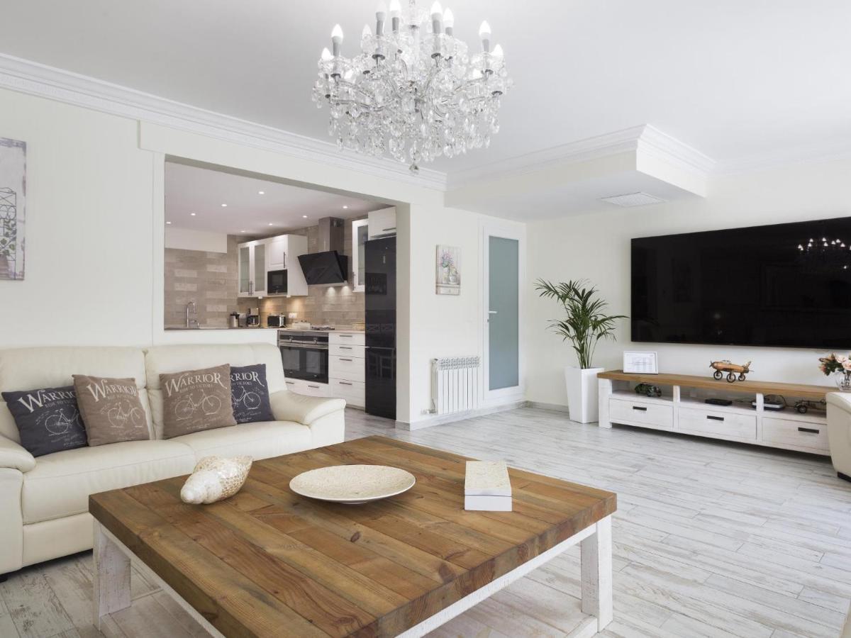 Sitges Spaces Mediterranean Apartments 4 Bedroom, 4 Bathroom, Huge Terrace, Jacuzzi- Sleeps 9 외부 사진