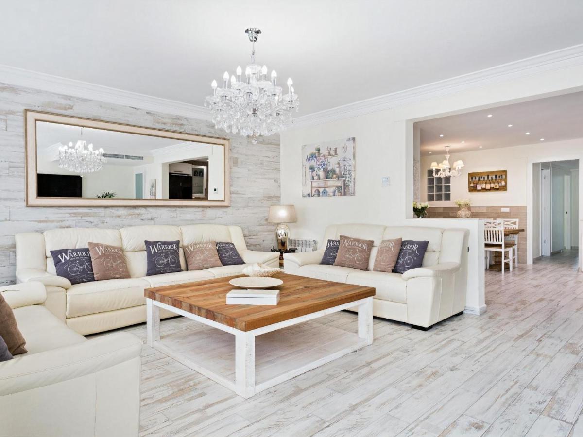 Sitges Spaces Mediterranean Apartments 4 Bedroom, 4 Bathroom, Huge Terrace, Jacuzzi- Sleeps 9 외부 사진
