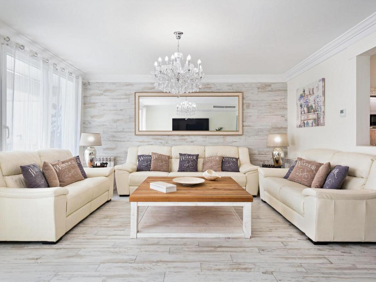 Sitges Spaces Mediterranean Apartments 4 Bedroom, 4 Bathroom, Huge Terrace, Jacuzzi- Sleeps 9 외부 사진