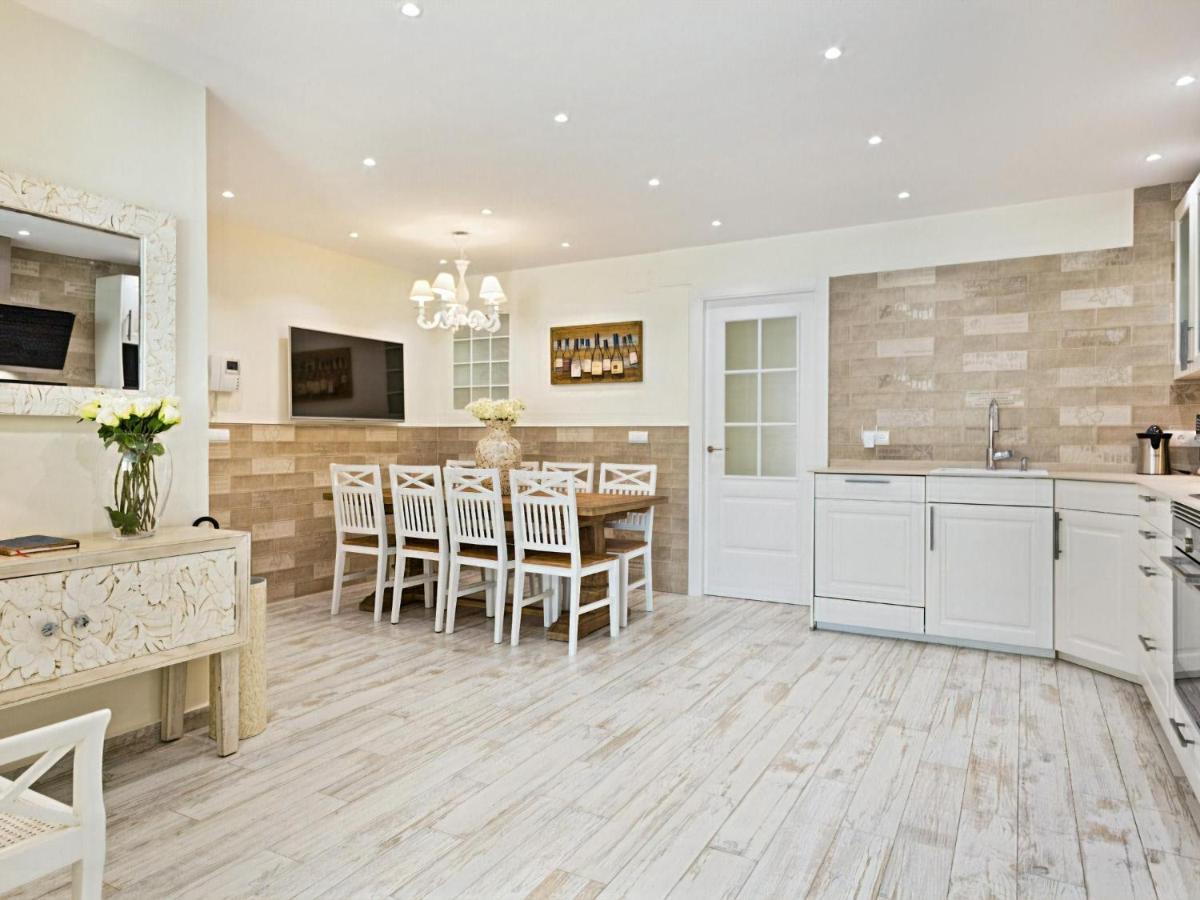 Sitges Spaces Mediterranean Apartments 4 Bedroom, 4 Bathroom, Huge Terrace, Jacuzzi- Sleeps 9 외부 사진
